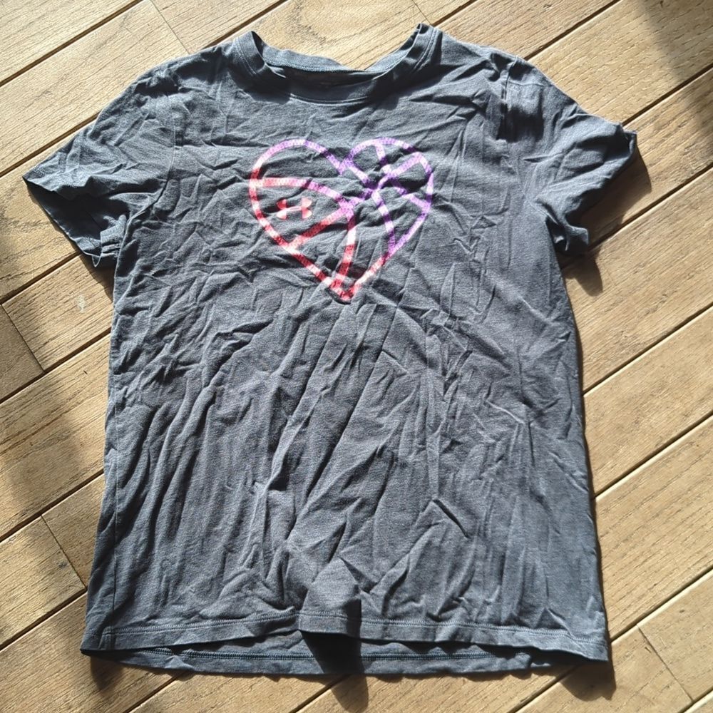 Girls Under Armour gray short sleeve tshirt with basketball graphic size large